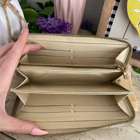 SOLD Authentic Louis Vuitton Damier Azur - Picture 3 of 9